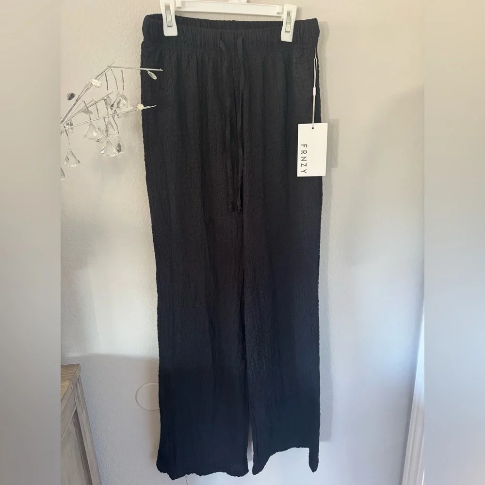 FRNZY Black Wrap Top & Wide Leg Pants Set – Textured Matching Set. Black & White - Picture 3 of 3